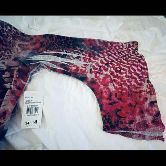 ⭕️Live and let Live, Stylish w/ jeweled front.    S - Picture 4 of 7